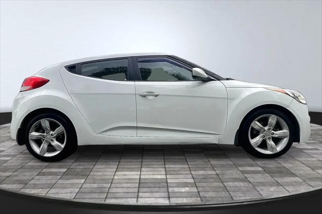 2013 Hyundai Veloster Base w/Black