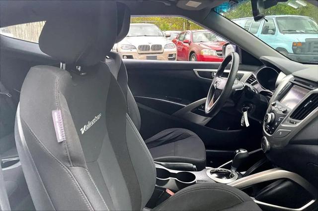 2013 Hyundai Veloster Base w/Black