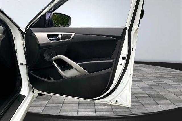 2013 Hyundai Veloster Base w/Black