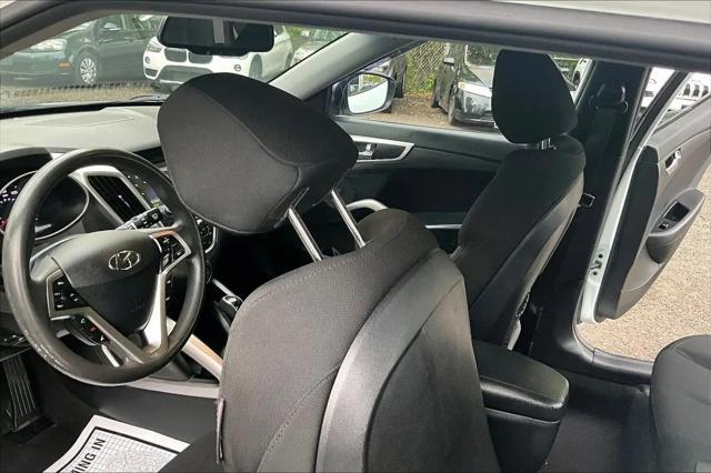2013 Hyundai Veloster Base w/Black