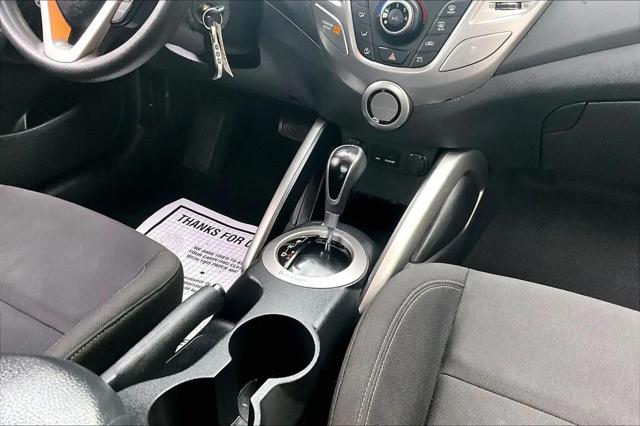 2013 Hyundai Veloster Base w/Black