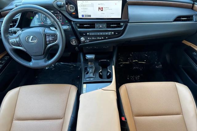 2025 Lexus ES 300h ES 300h