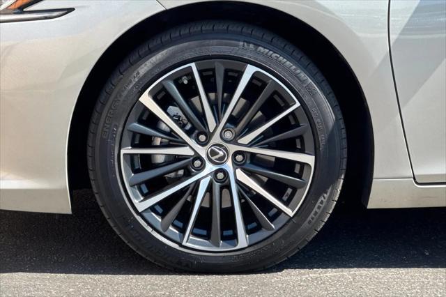 2025 Lexus ES 300h ES 300h