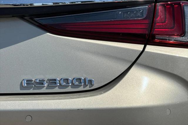 2025 Lexus ES 300h ES 300h