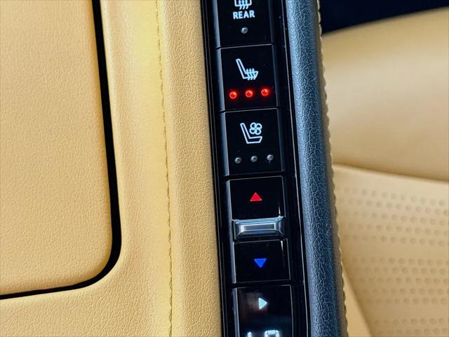 2024 Chevrolet Corvette Stingray RWD Convertible 2LT