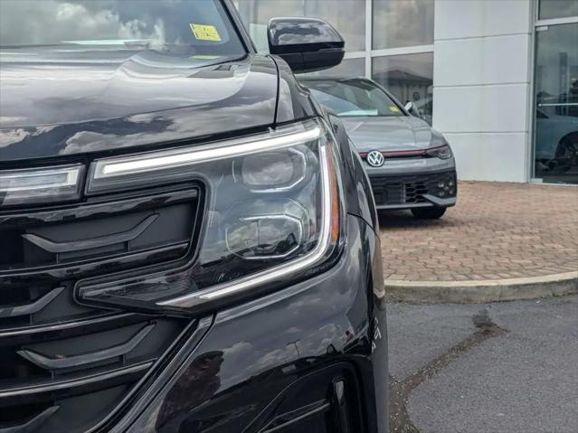 2026 Volkswagen Atlas Cross Sport SEL R-Line Black