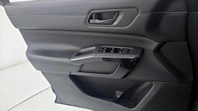 2023 Nissan Pathfinder SV FWD