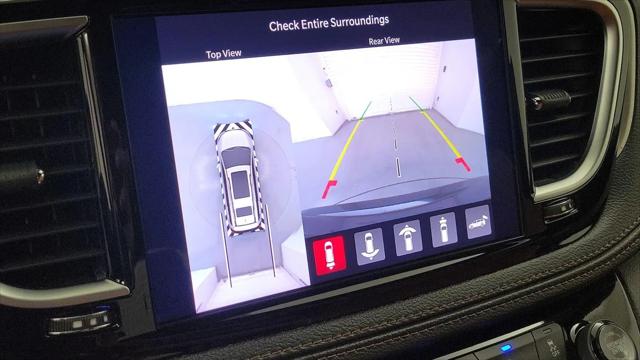 2025 Chrysler Pacifica Hybrid Pinnacle