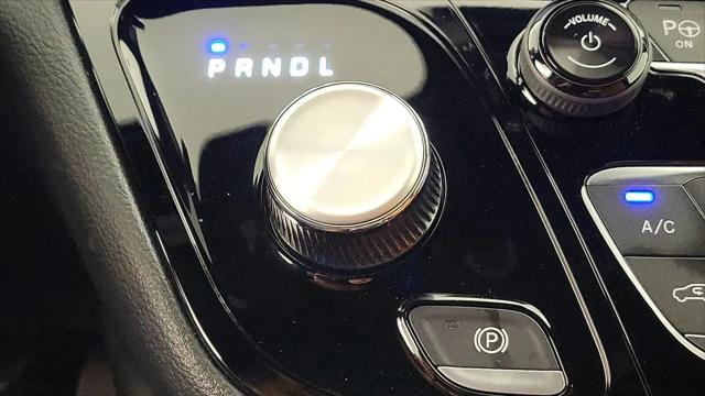 2025 Chrysler Pacifica Hybrid Pinnacle