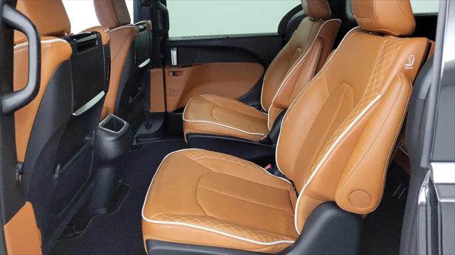 2025 Chrysler Pacifica Hybrid Pinnacle