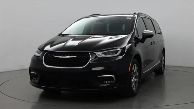 2025 Chrysler Pacifica Hybrid Pinnacle