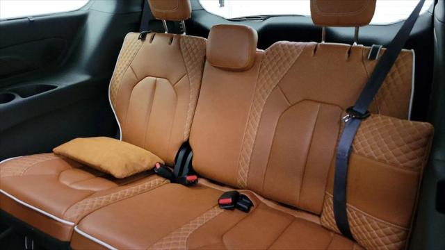 2025 Chrysler Pacifica Hybrid Pinnacle