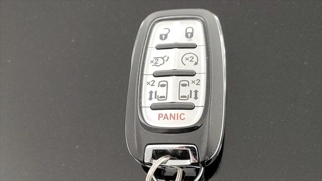 2025 Chrysler Pacifica Hybrid Pinnacle