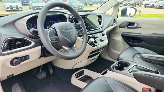 2023 Chrysler Pacifica Hybrid Touring L