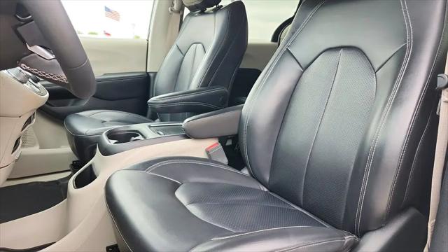 2023 Chrysler Pacifica Hybrid Touring L