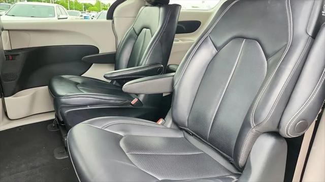 2023 Chrysler Pacifica Hybrid Touring L