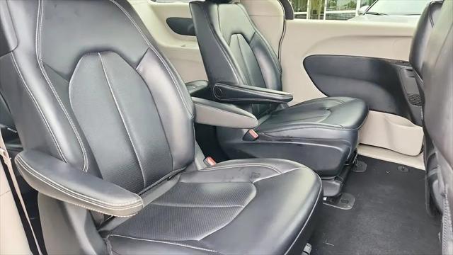 2023 Chrysler Pacifica Hybrid Touring L