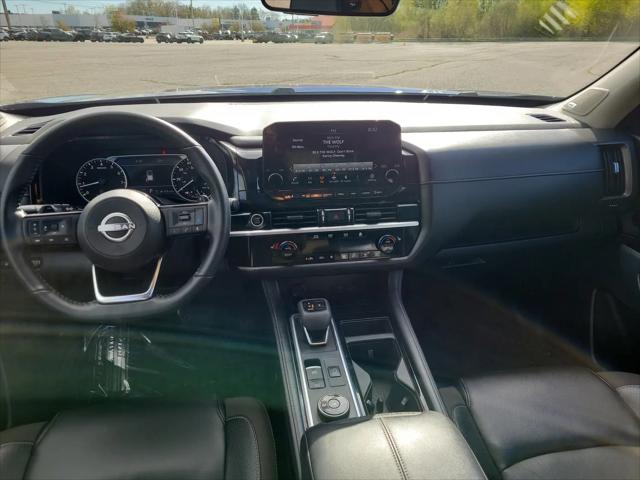 2023 Nissan Pathfinder SL 4WD