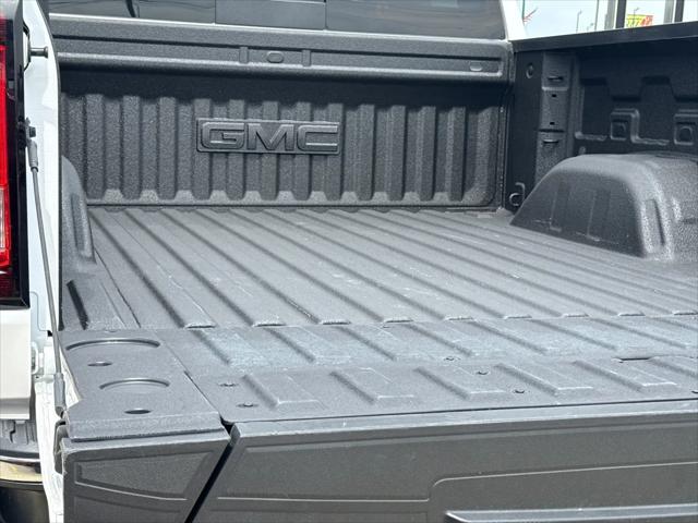 2024 GMC Sierra 1500 4WD Crew Cab Short Box SLT