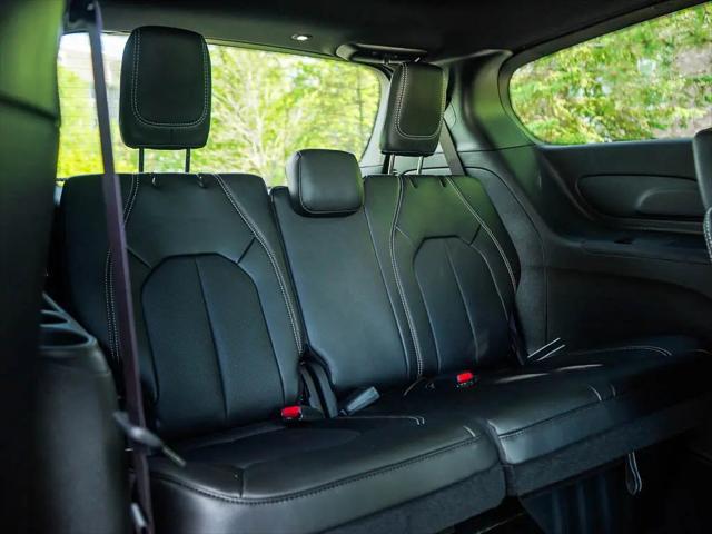 2027 Chrysler Pacifica Select AWD