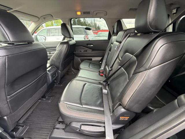 2025 Nissan Pathfinder SL 4WD