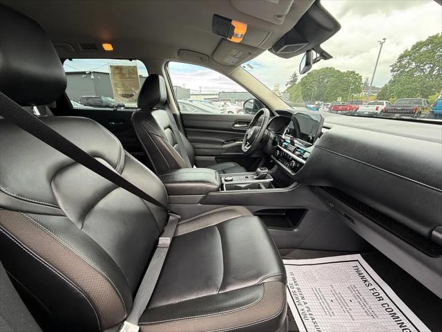 2025 Nissan Pathfinder SL 4WD