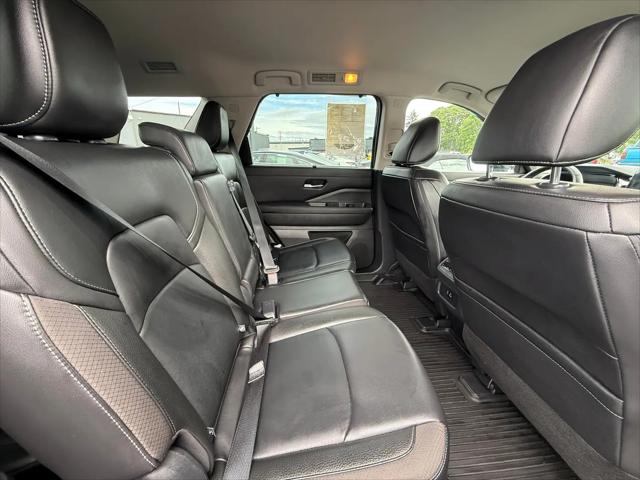 2025 Nissan Pathfinder SL 4WD