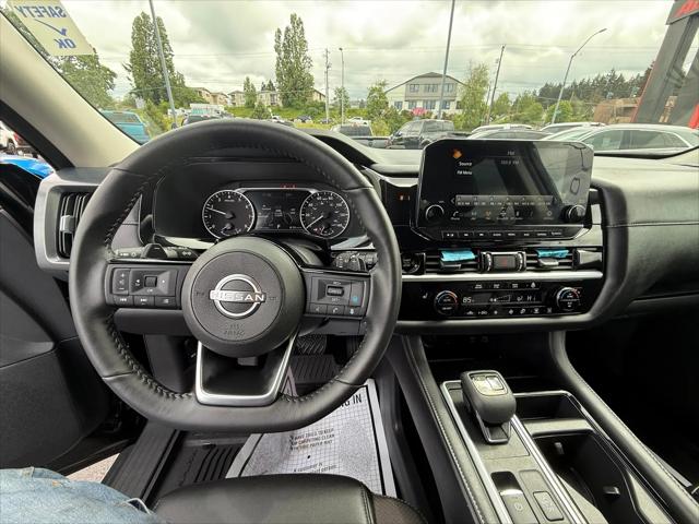 2025 Nissan Pathfinder SL 4WD