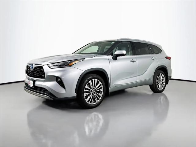 2023 Toyota Highlander Hybrid Platinum
