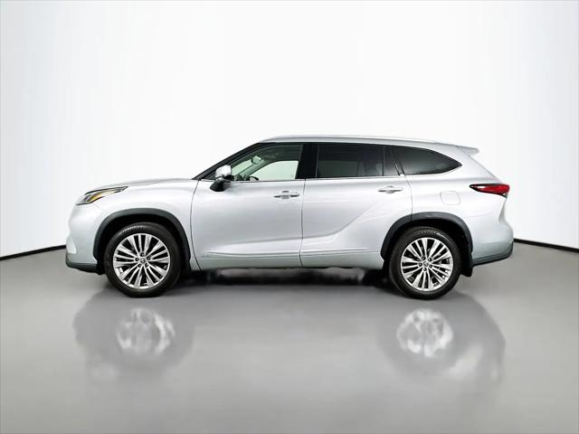 2023 Toyota Highlander Hybrid Platinum