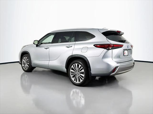 2023 Toyota Highlander Hybrid Platinum