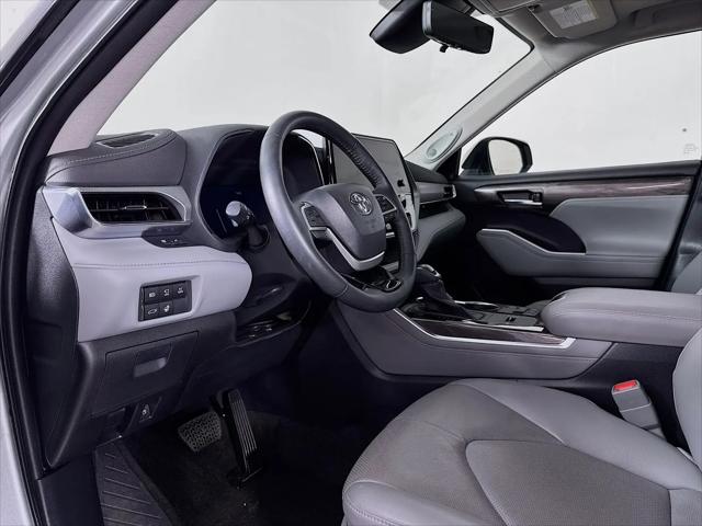 2023 Toyota Highlander Hybrid Platinum