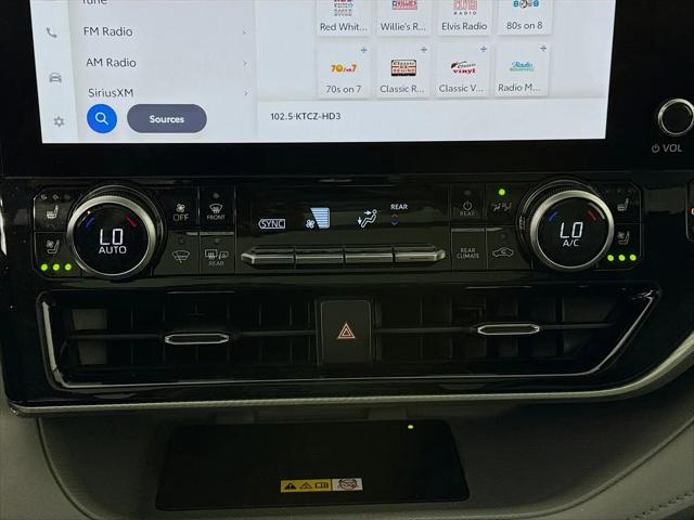 2023 Toyota Highlander Hybrid Platinum
