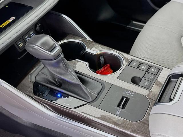 2023 Toyota Highlander Hybrid Platinum