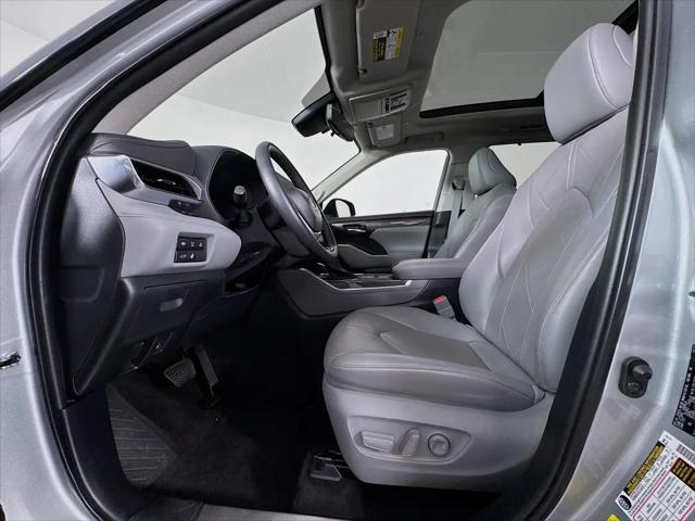 2023 Toyota Highlander Hybrid Platinum