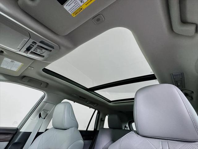 2023 Toyota Highlander Hybrid Platinum