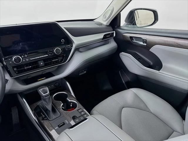 2023 Toyota Highlander Hybrid Platinum