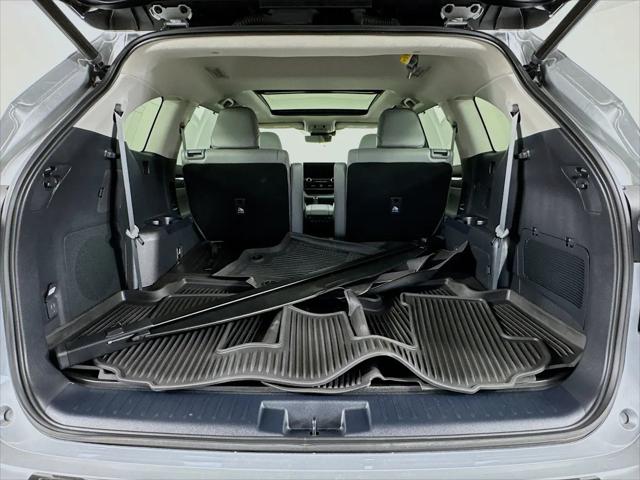 2023 Toyota Highlander Hybrid Platinum