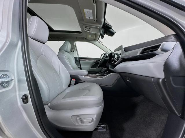 2023 Toyota Highlander Hybrid Platinum