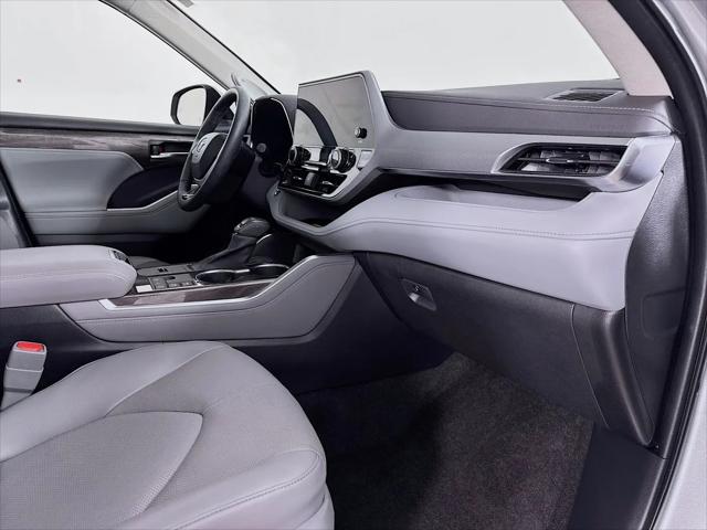2023 Toyota Highlander Hybrid Platinum