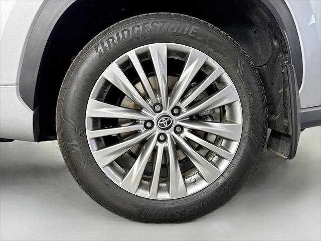 2023 Toyota Highlander Hybrid Platinum