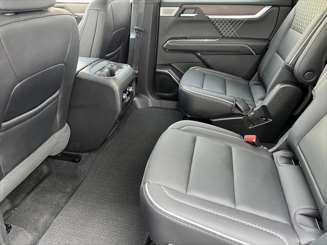 2025 GMC Acadia Denali AWD