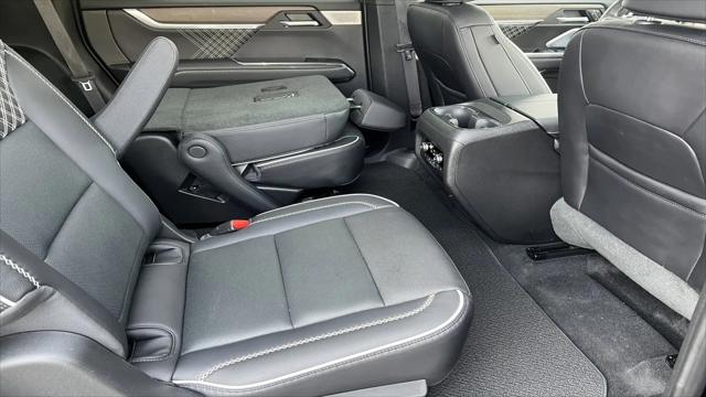 2025 GMC Acadia Denali AWD