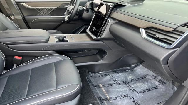 2025 GMC Acadia Denali AWD