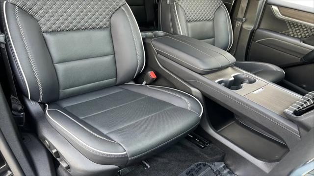 2025 GMC Acadia Denali AWD