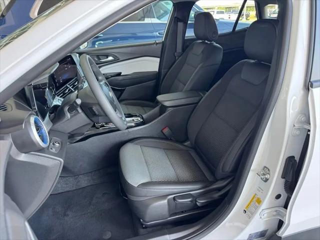 2025 Chevrolet Trax FWD LT