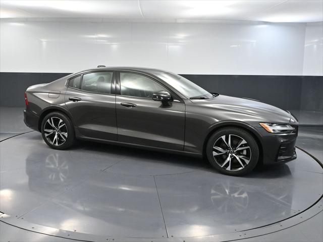 2024 Volvo S60 B5 Core Dark Theme