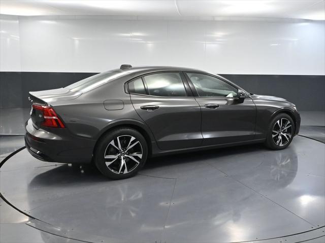 2024 Volvo S60 B5 Core Dark Theme