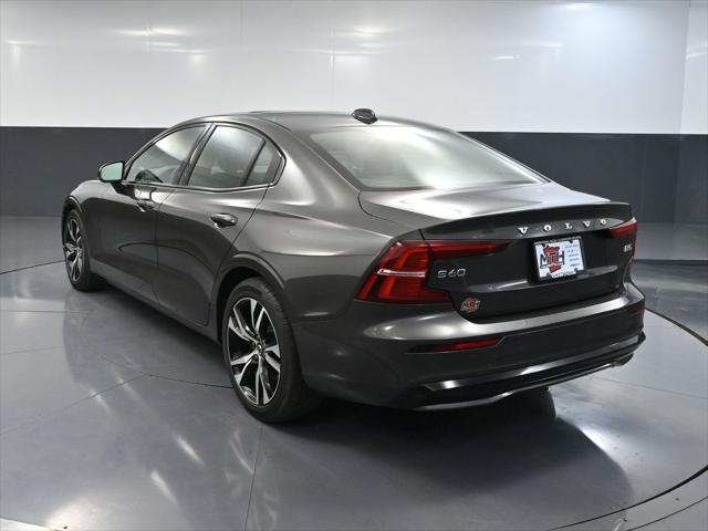 2024 Volvo S60 B5 Core Dark Theme