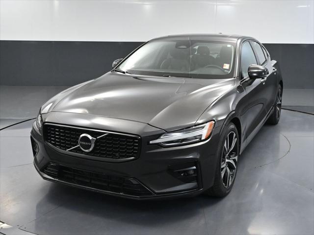 2024 Volvo S60 B5 Core Dark Theme